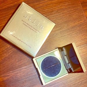 Stila vivid & Vibrant Eyeshadows - color Sapphire